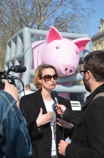 Hope captures the attention of the French media in Paris.