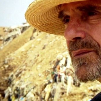 Jeremy Irons Talks Trash