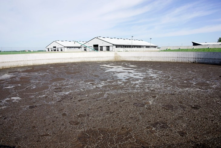 Pollution on farm 1694x1133.jpg