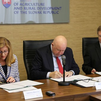 The Slovak Republic to End the Cage Age