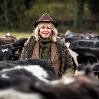 Absolutely Fabulous - Joanna Lumley made a Dame!