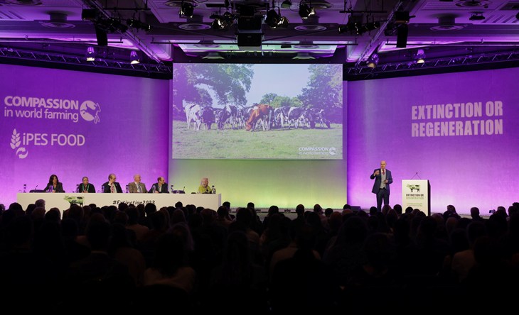 Philip Lymbery speaking to the audience