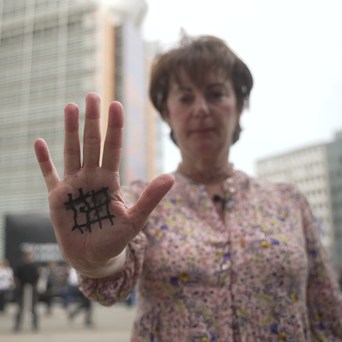 Dr Jane Goodall joins citizens’ calls on World Cage Free Day